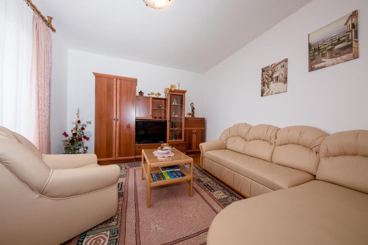 Apartments Scerbe 3103 Mundanije Kültér fotó